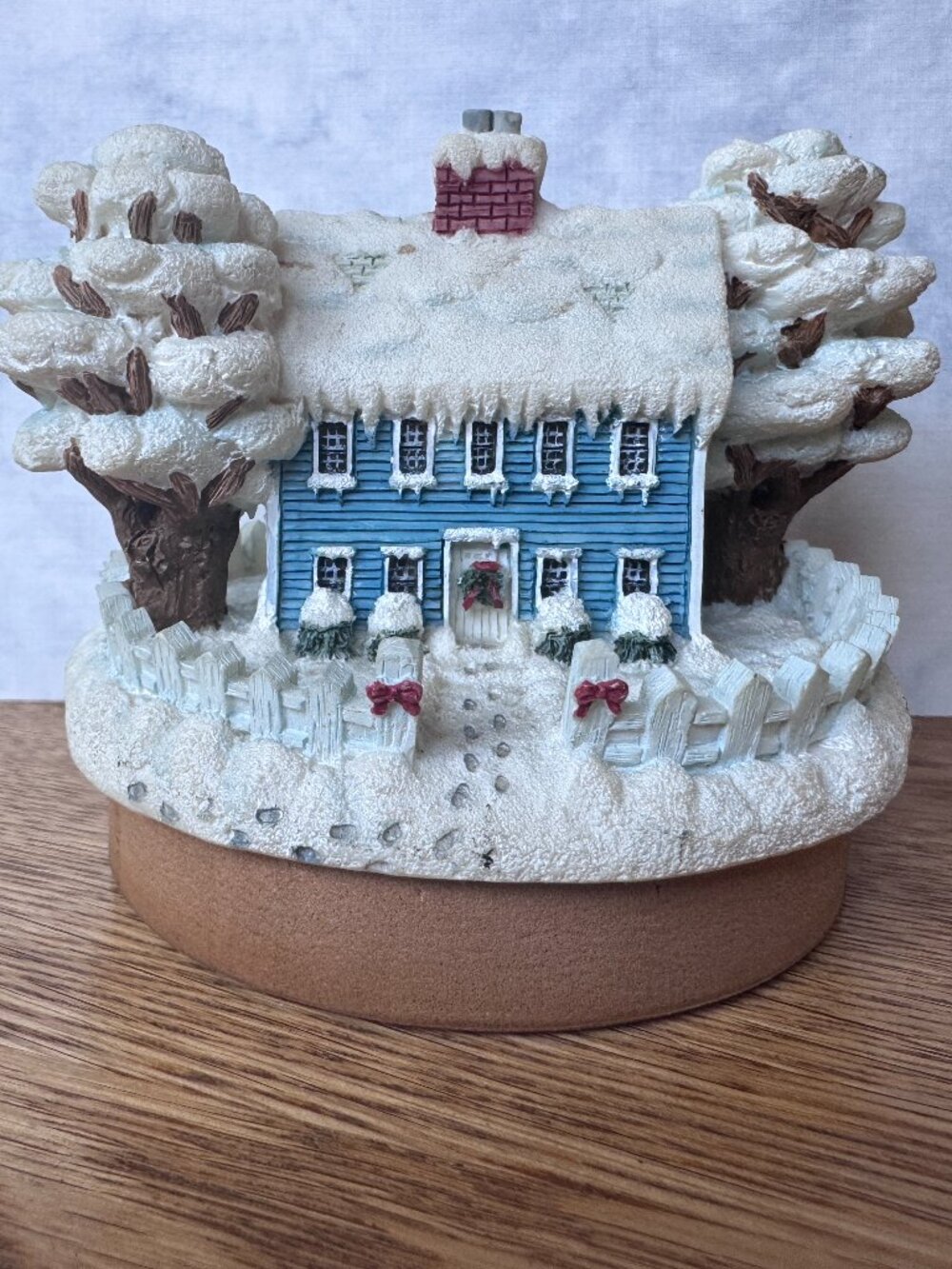 Yankee Candle Vintage Holiday Candle Topper Winter House